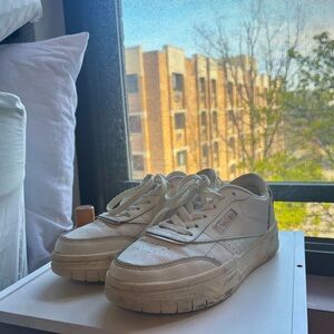 Women’s Reebok Classics Chalk Casual Lace Up Shoes in White/Rose Gold Size 7
